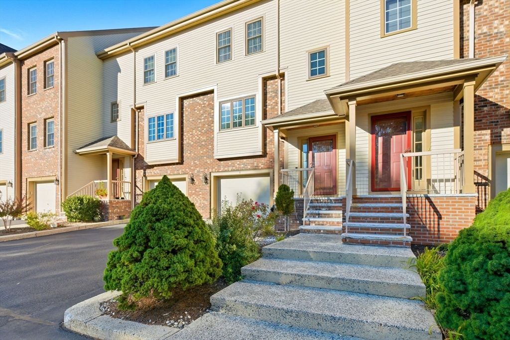 Exterior, Facade, Brick Facade, Rowhouse