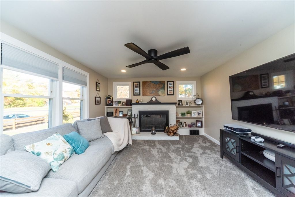 Fireplace, Interior, Living room, Recessed Lighting