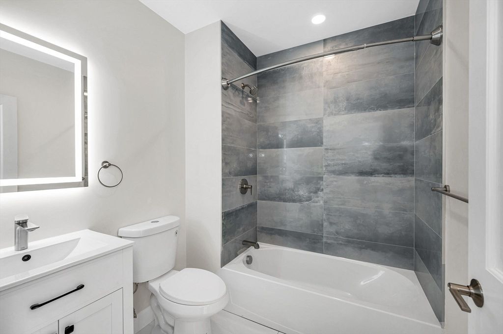 Bathroom, Interior, Recessed Lighting