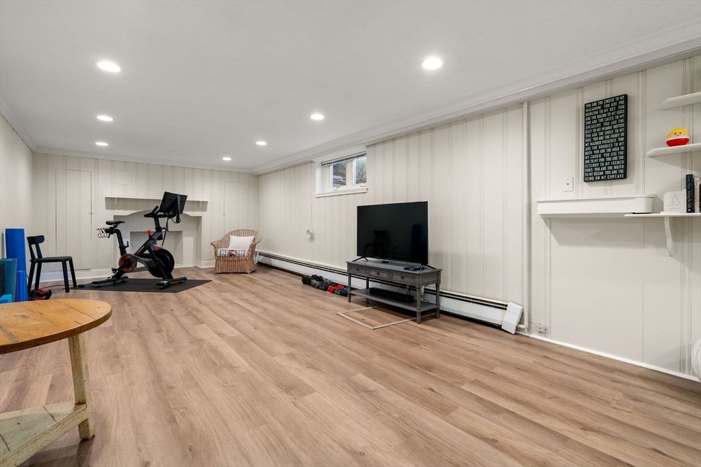 Fitness Equipment, Interior, Recessed Lighting, Wood Texture Flooring