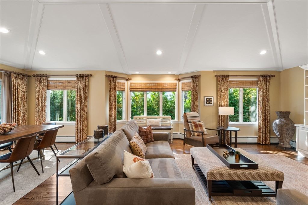 Dining room, Interior, Living room, Recessed Lighting, Wood Texture Flooring