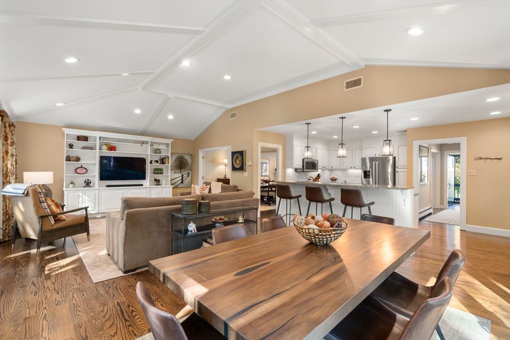 Dining room, Interior, Kitchen, Living room, Pendant Lights, Recessed Lighting, Stainless Steel Appliances, Wood Texture Flooring