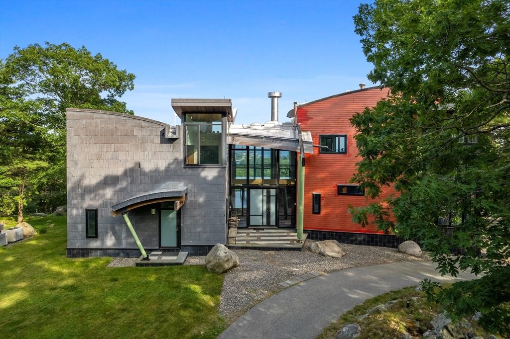 Backyard, Exterior, Facade, Modern