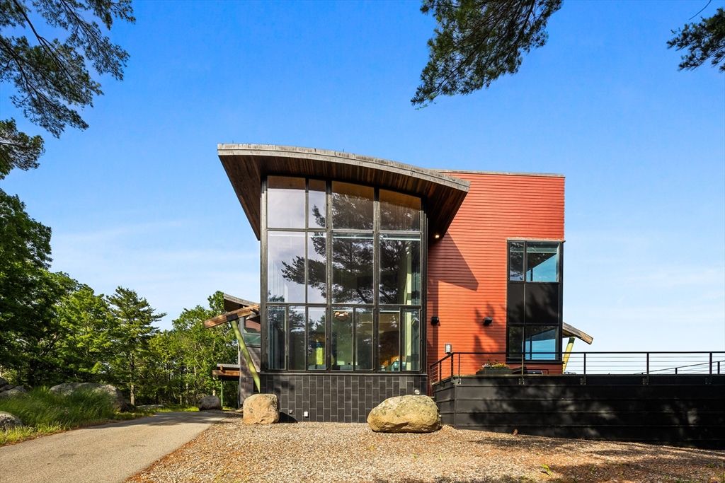 Backyard, Exterior, Facade, Modern