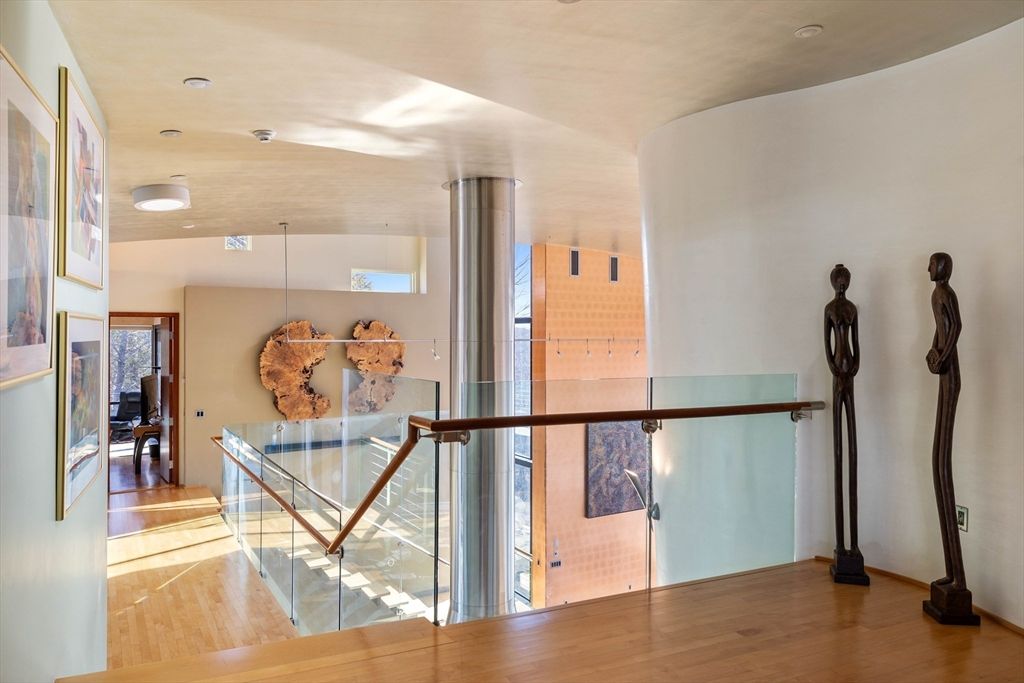 Interior, Recessed Lighting, Wood Texture Flooring