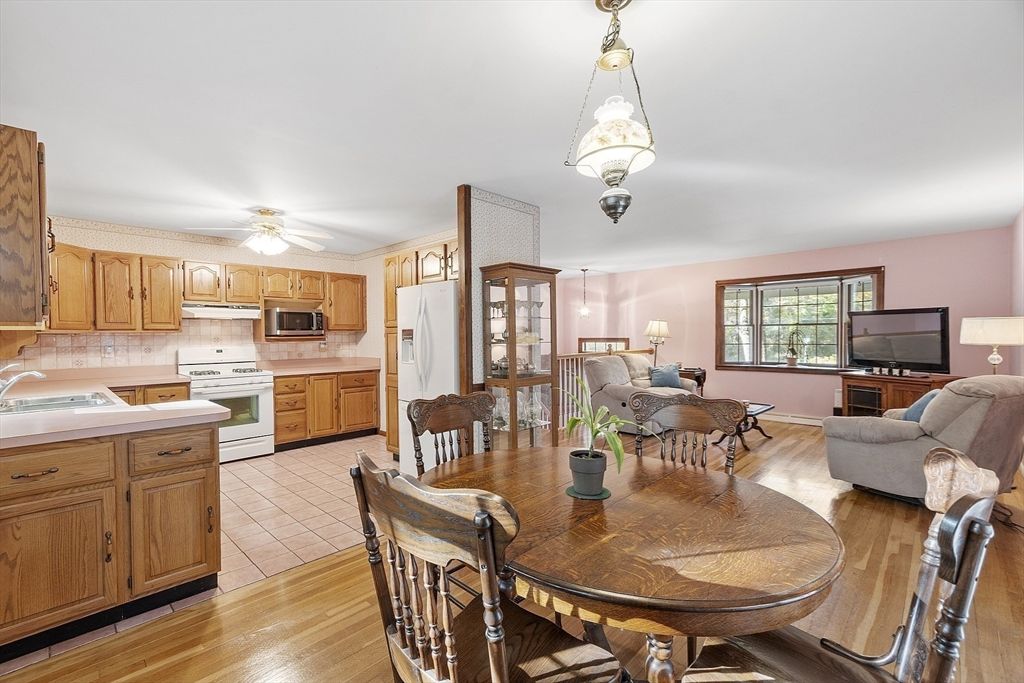 Dining room, Interior, Kitchen, Living room, Pendant Lights, Wood Texture Flooring