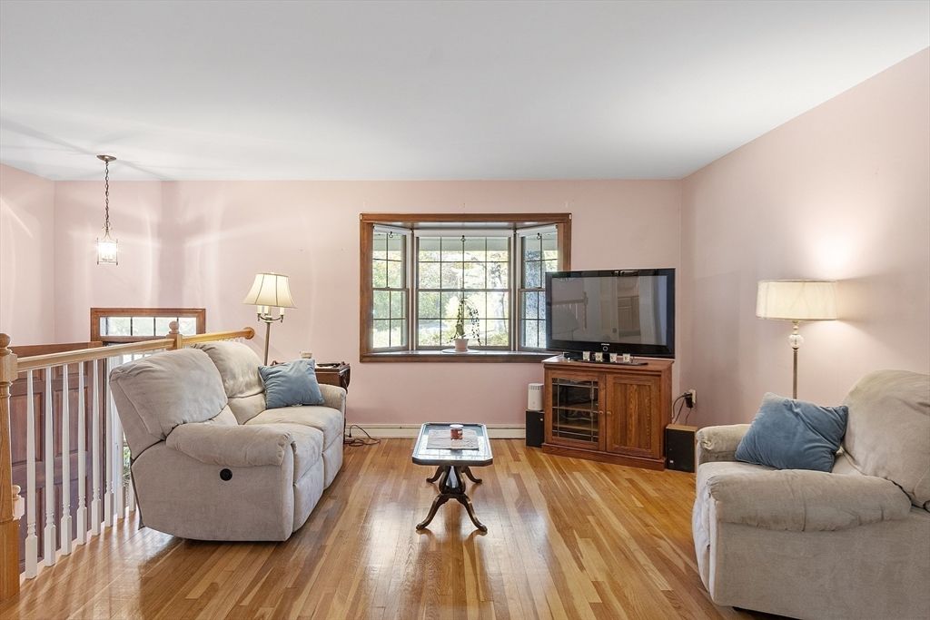 Interior, Living room, Pendant Lights, Wood Texture Flooring