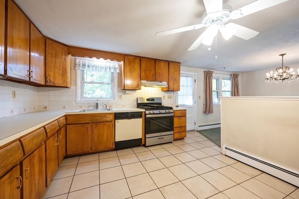 Chandelier, Interior, Kitchen