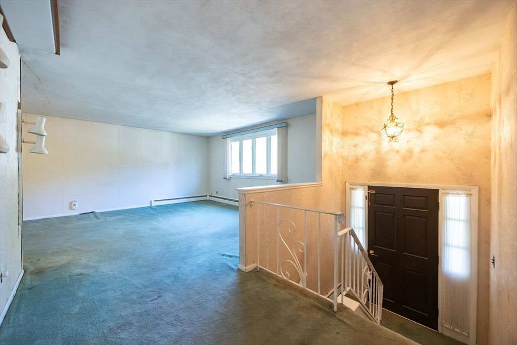 Chandelier, Empty room, Interior, Pendant Lights