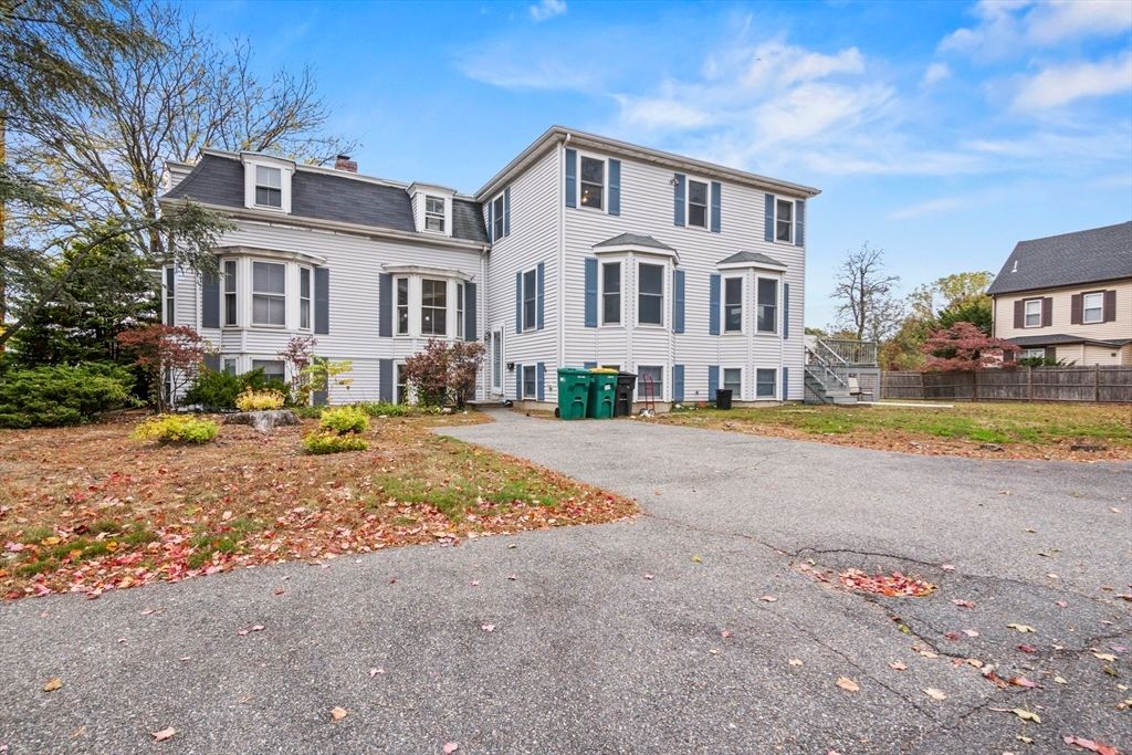 Exterior, Facade, Queen Anne Victorian