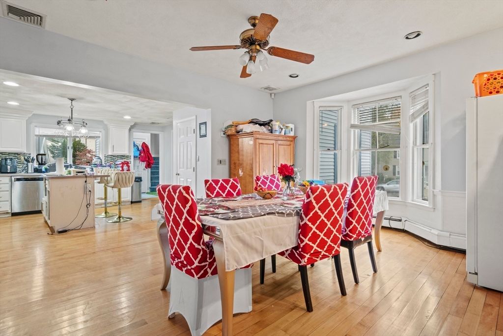 Dining room, Interior, Kitchen, Pendant Lights, Recessed Lighting, Wood Texture Flooring