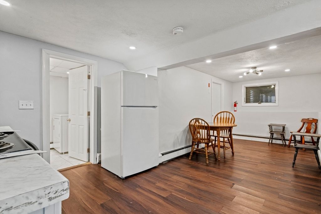 Dining room, Interior, Kitchen, Recessed Lighting, Wood Texture Flooring