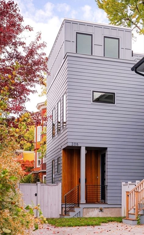 Exterior, Facade, Rowhouse