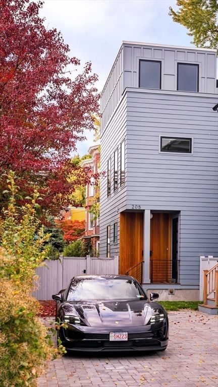 Exterior, Facade, Rowhouse