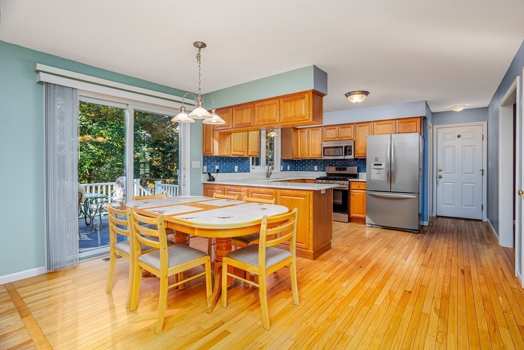 Dining room, Interior, Kitchen, Pendant Lights, Stainless Steel Appliances, Wood Texture Flooring