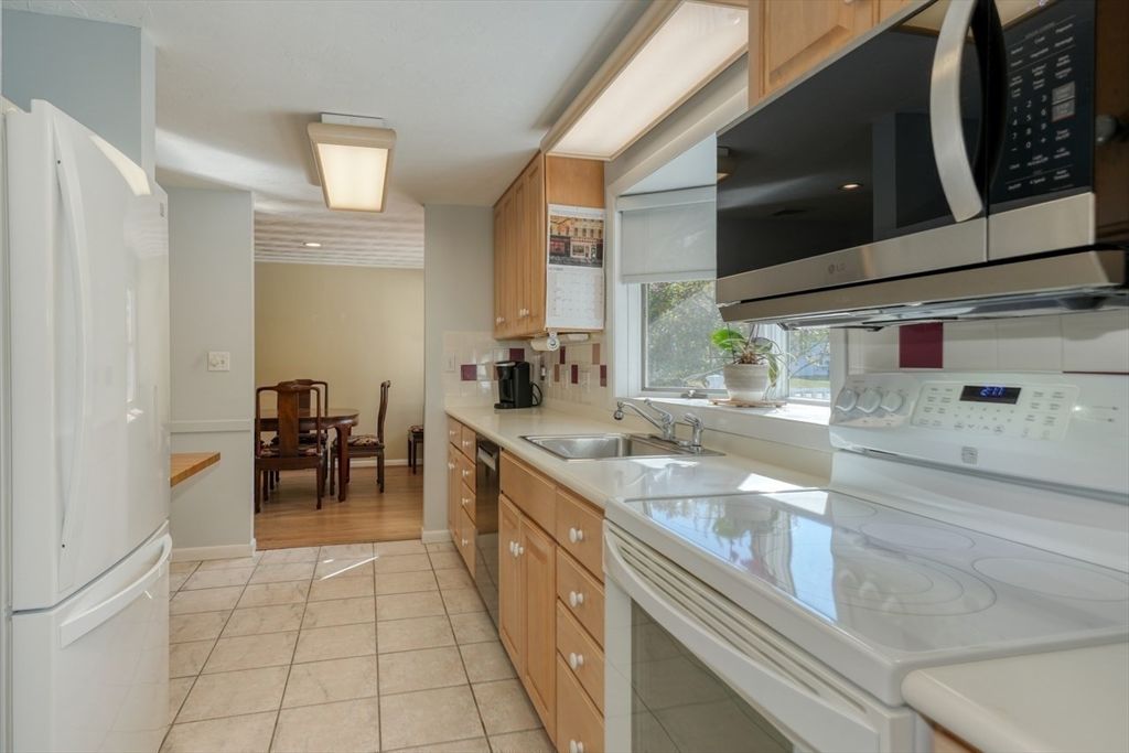 Dining room, Interior, Kitchen, Stainless Steel Appliances