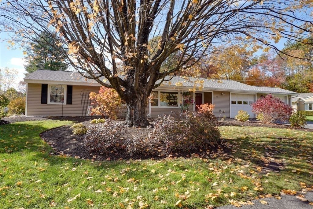 Attached, Exterior, Facade, Ranch