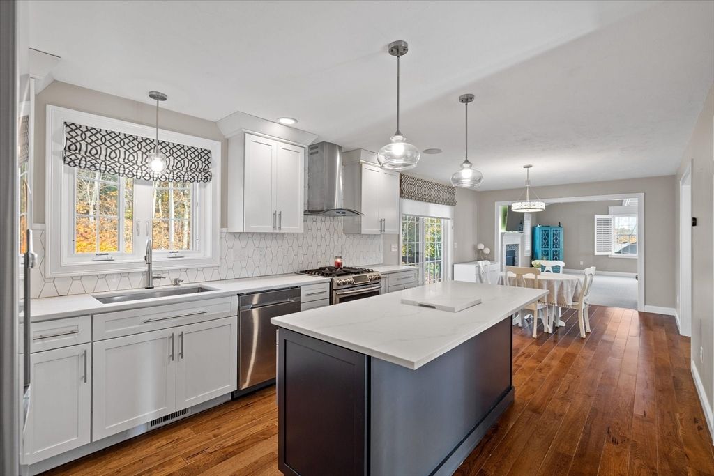 Dining room, Interior, Kitchen, Pendant Lights, Recessed Lighting, Stainless Steel Appliances, Wood Texture Flooring