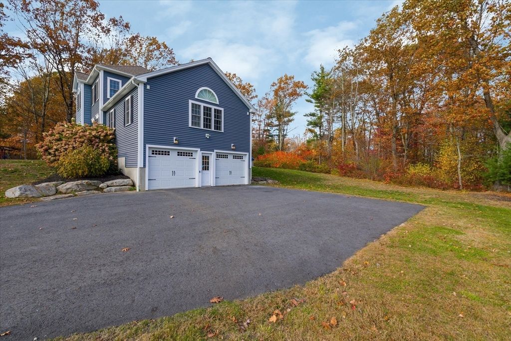 Attached, Exterior, Facade, Raised Ranch