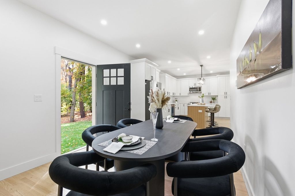 Dining room, Interior, Kitchen, Pendant Lights, Recessed Lighting, Wood Texture Flooring