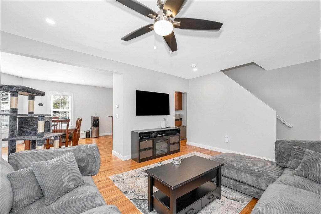 Dining room, Interior, Living room, Recessed Lighting, Wood Texture Flooring