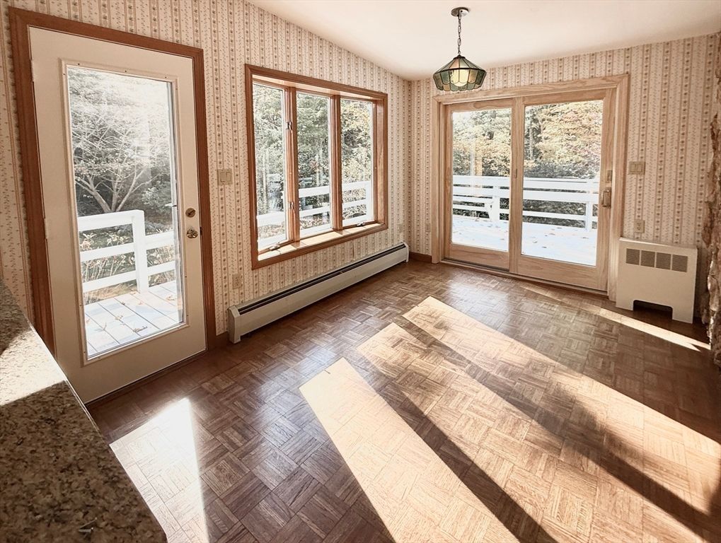 Empty room, Interior, Pendant Lights, Wood Texture Flooring