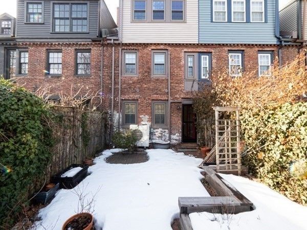 Exterior, Facade, Brick Facade, Rowhouse