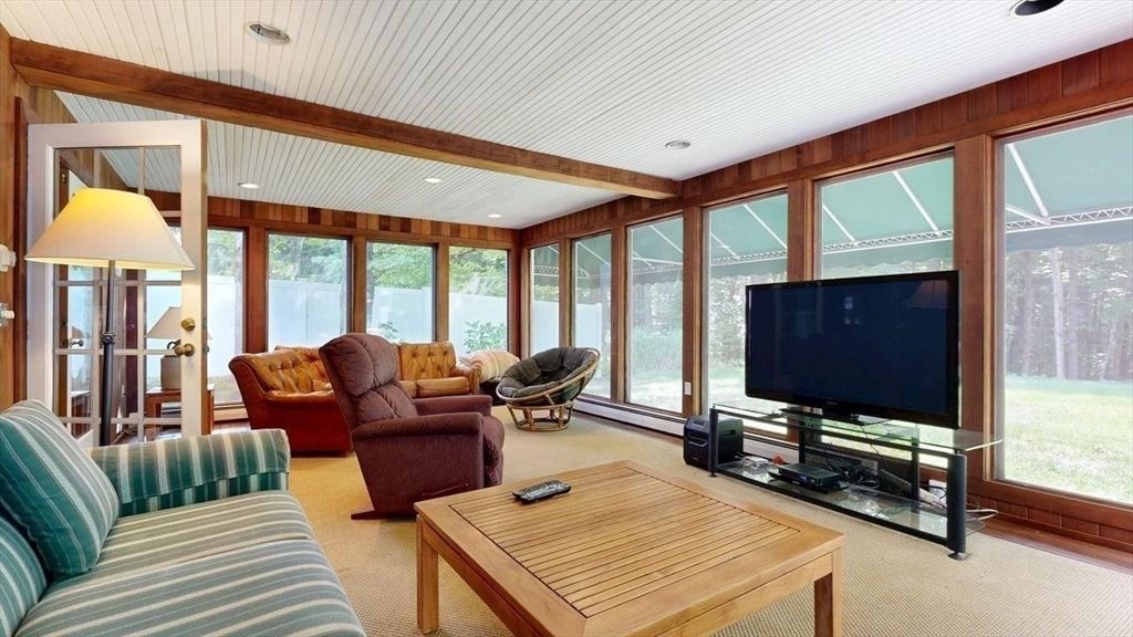 Interior, Living room, Recessed Lighting, Sun Room, Wooden Beams