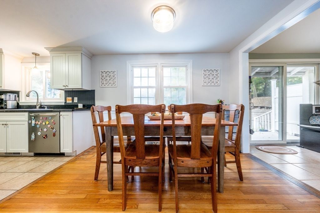 Dining room, Interior, Kitchen, Pendant Lights, Wood Texture Flooring