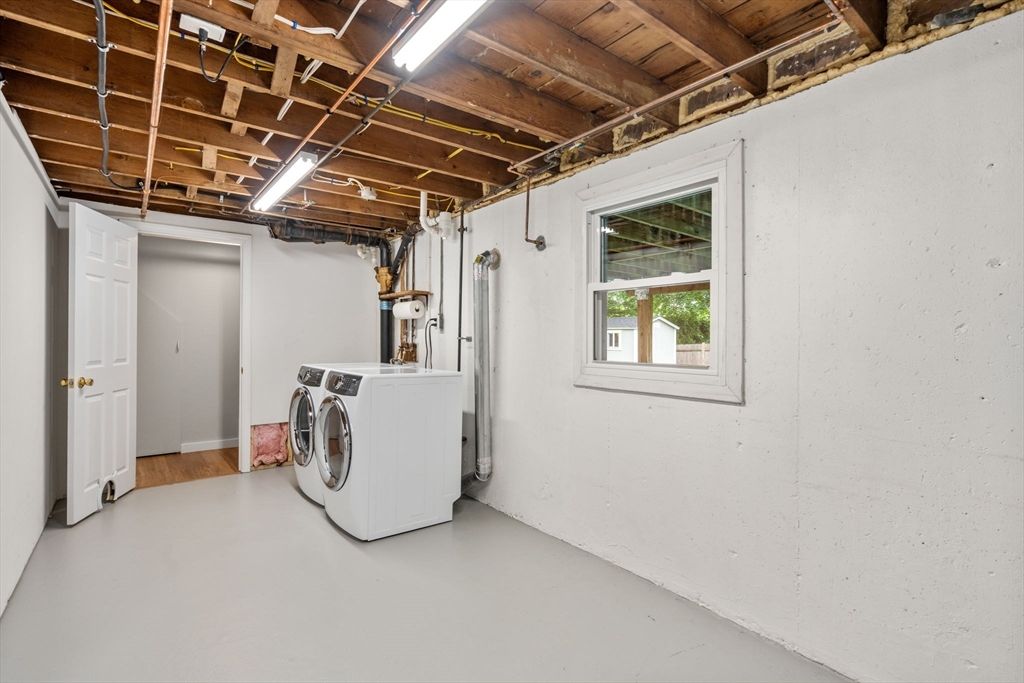 Interior, Washer, Wooden Beams, Wooden Ceilings