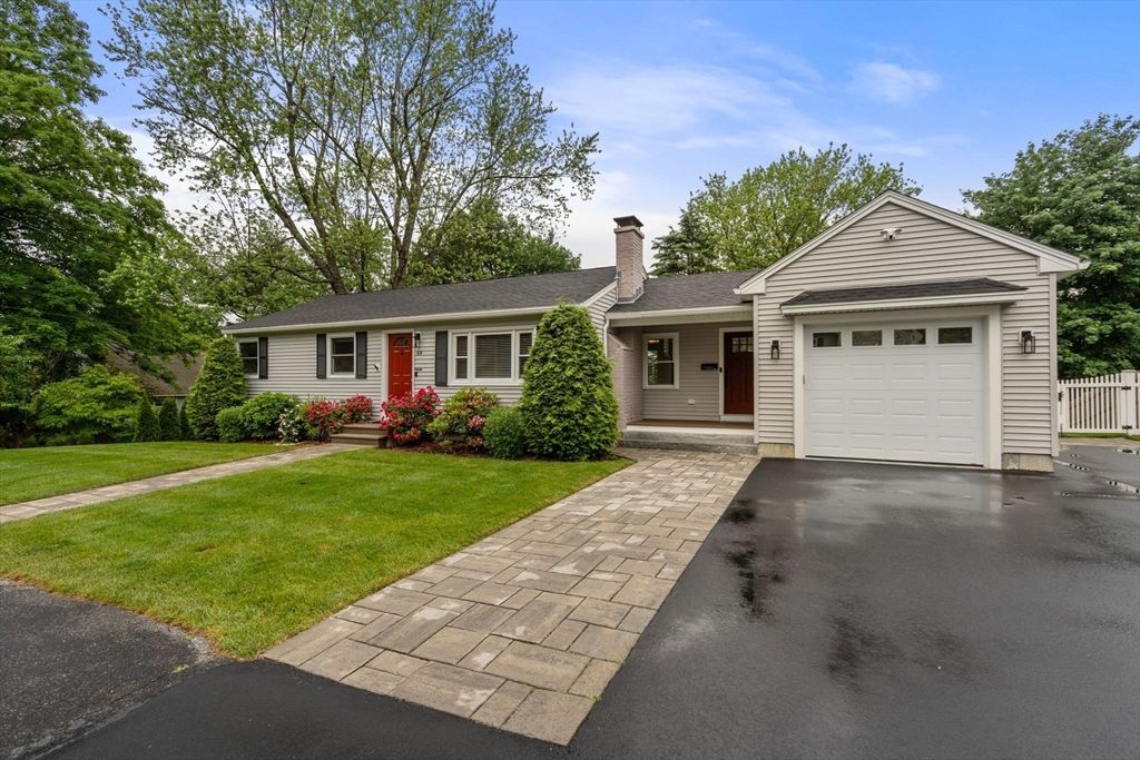 Attached, Exterior, Facade, Ranch