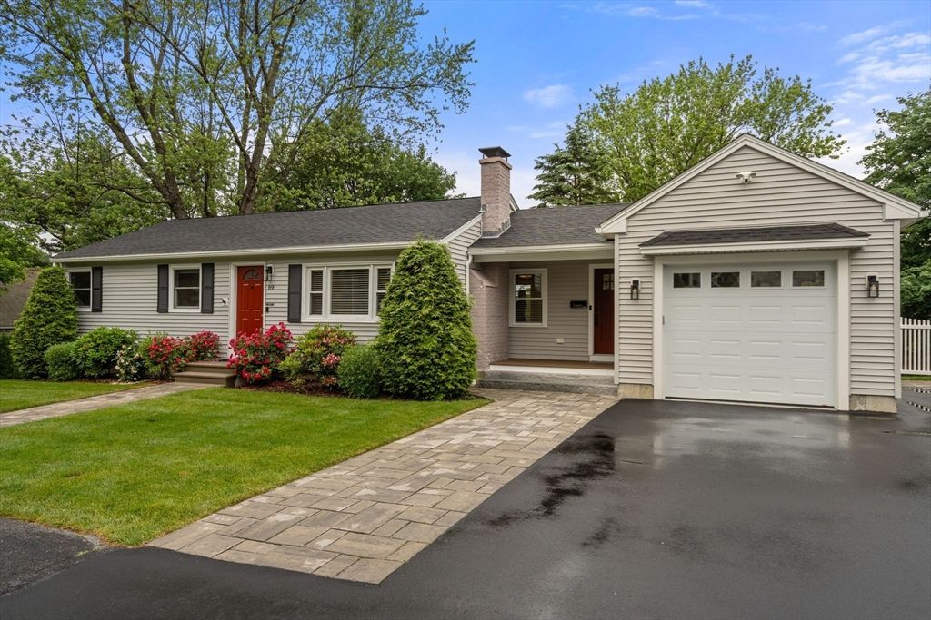 Attached, Exterior, Facade, Ranch