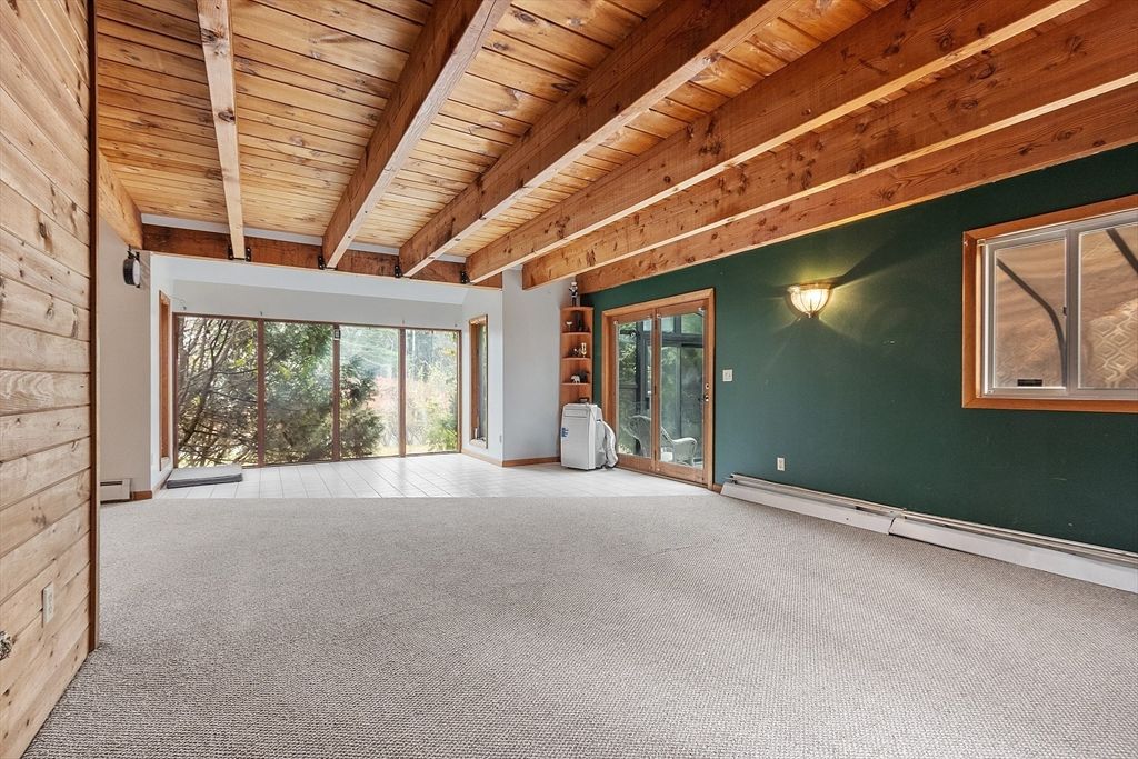 Empty room, Interior, Wooden Beams, Wooden Ceilings