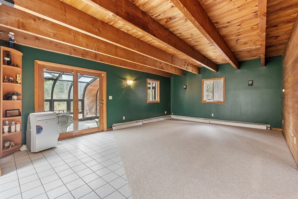 Empty room, Interior, Wooden Beams, Wooden Ceilings