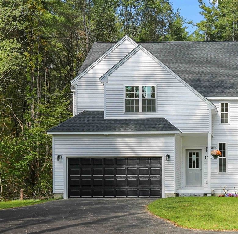 Attached, Exterior, Facade, Farmhouse