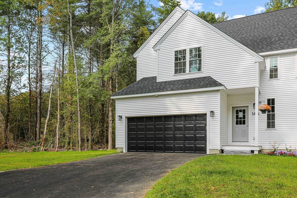 Attached, Exterior, Facade, Farmhouse