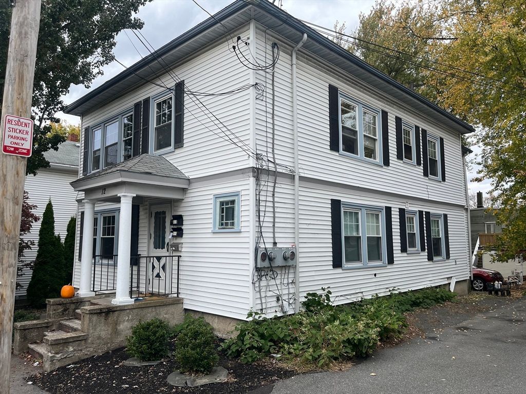 Exterior, Facade, American Foursquare