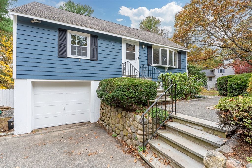 Attached, Exterior, Facade, Raised Ranch