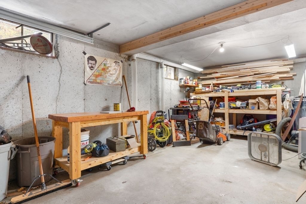 Fitness Equipment, Garage, Interior, Wooden Beams