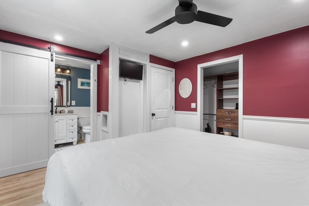 Bathroom, Bedroom, Interior, Recessed Lighting, Wood Texture Flooring