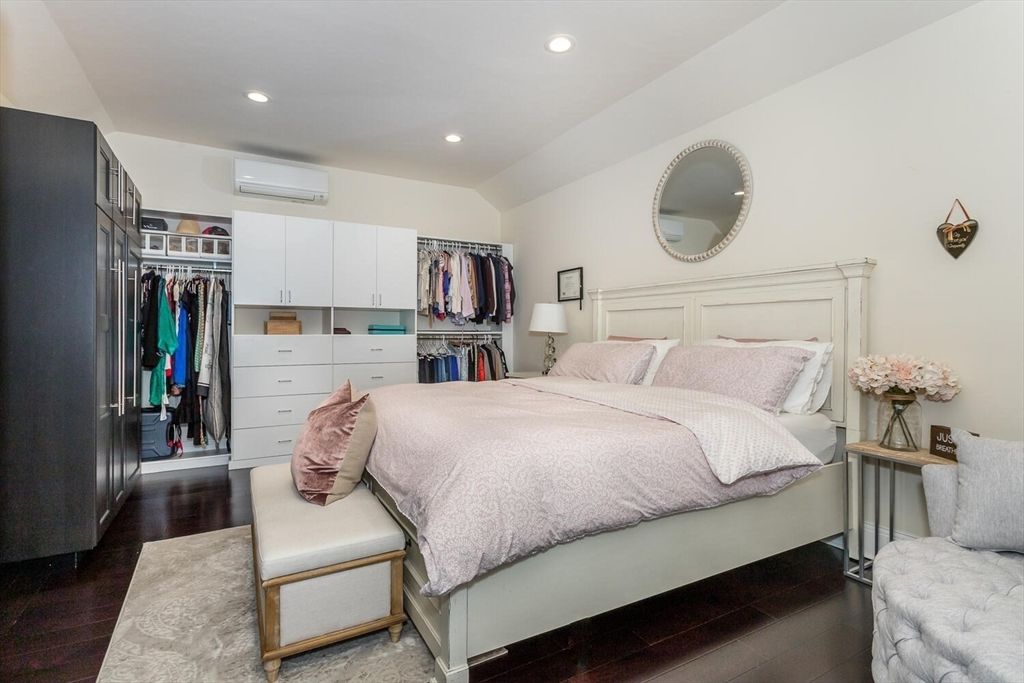 Bedroom, Interior, Recessed Lighting, Walk-in Closets, Wood Texture Flooring