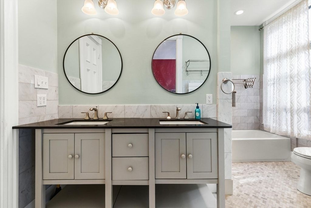 Bathroom, Dual Sink Vanities, Interior, Recessed Lighting