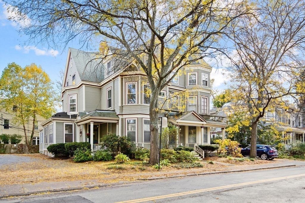 Exterior, Facade, Queen Anne Victorian