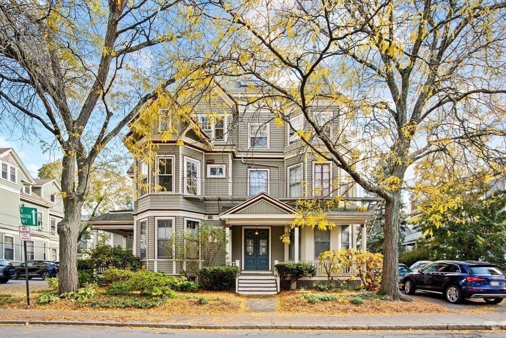 Exterior, Facade, Queen Anne Victorian