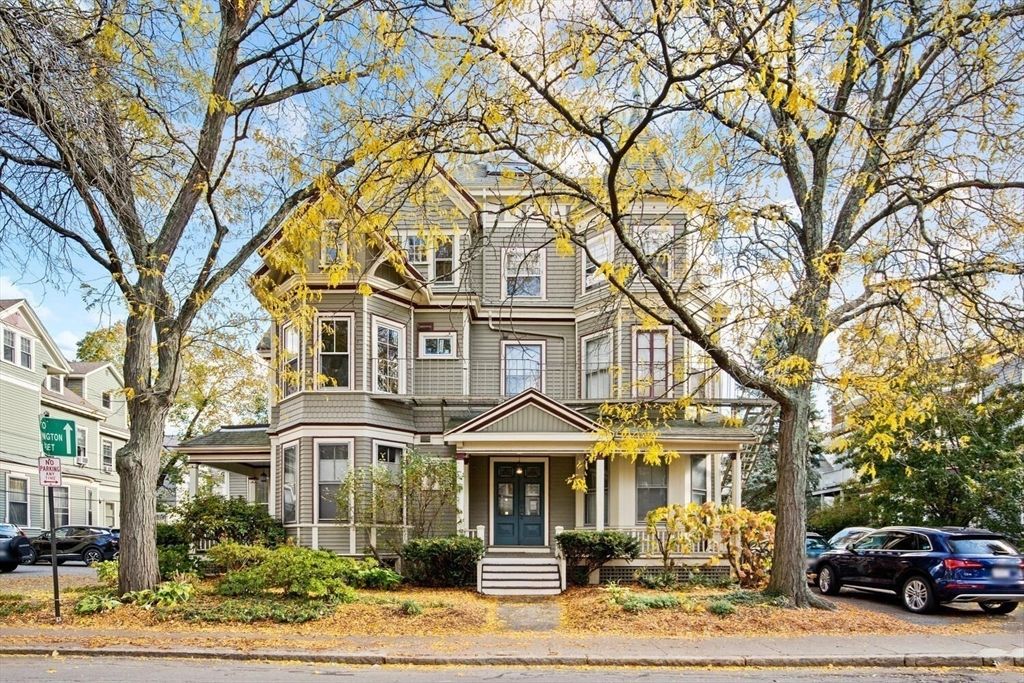 Exterior, Facade, Queen Anne Victorian