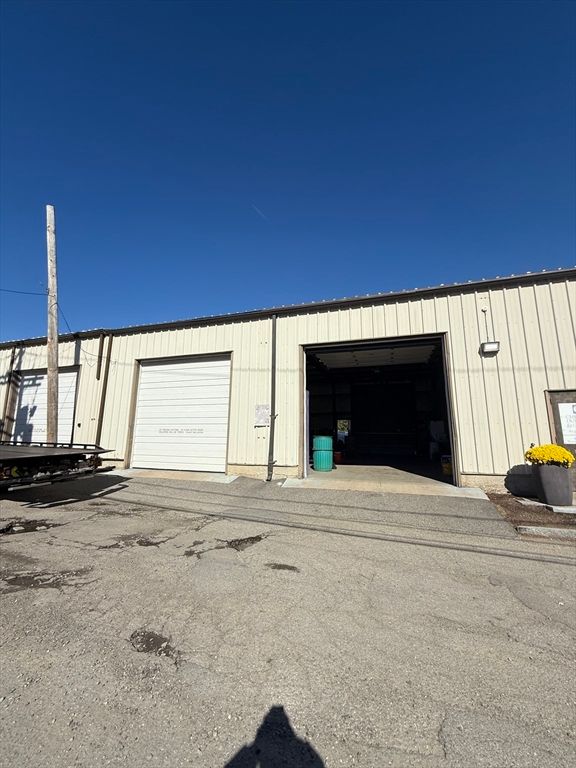 Detached Garage, Exterior