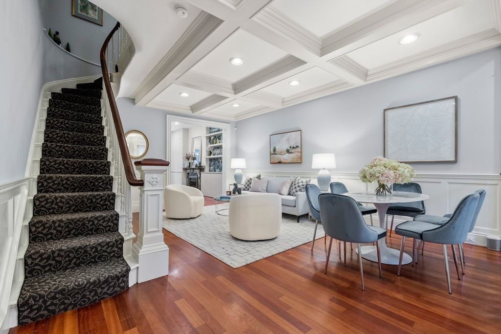Dining room, Interior, Living room, Recessed Lighting, Wood Texture Flooring