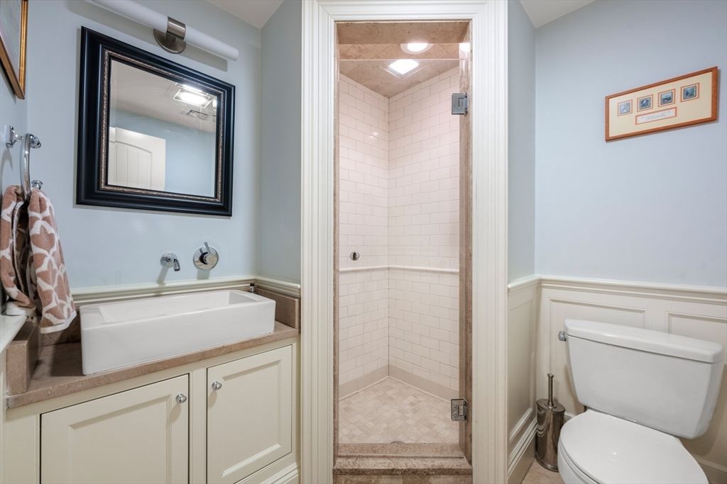 Bathroom, Interior, Recessed Lighting