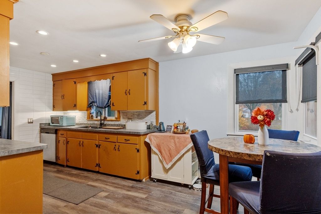 Dining room, Interior, Kitchen, Recessed Lighting, Wood Texture Flooring