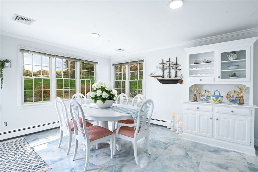 Dining room, Interior, Recessed Lighting